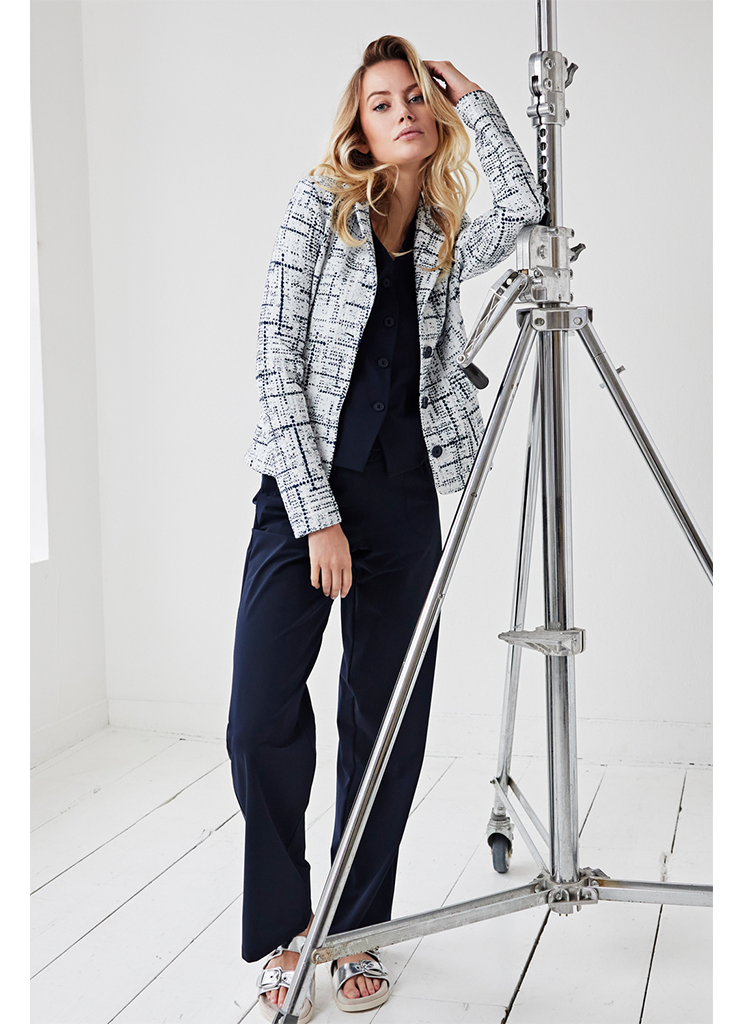 Helena Hart 7631 - Blazer Cherie Kort Boucle Blazers Marine/wit