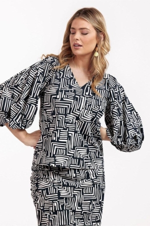 Studio Anneloes Studio Anneloes arlene graphic 3/4 top 11064 T-shirt Lange mouw 1469 kit/dark blue