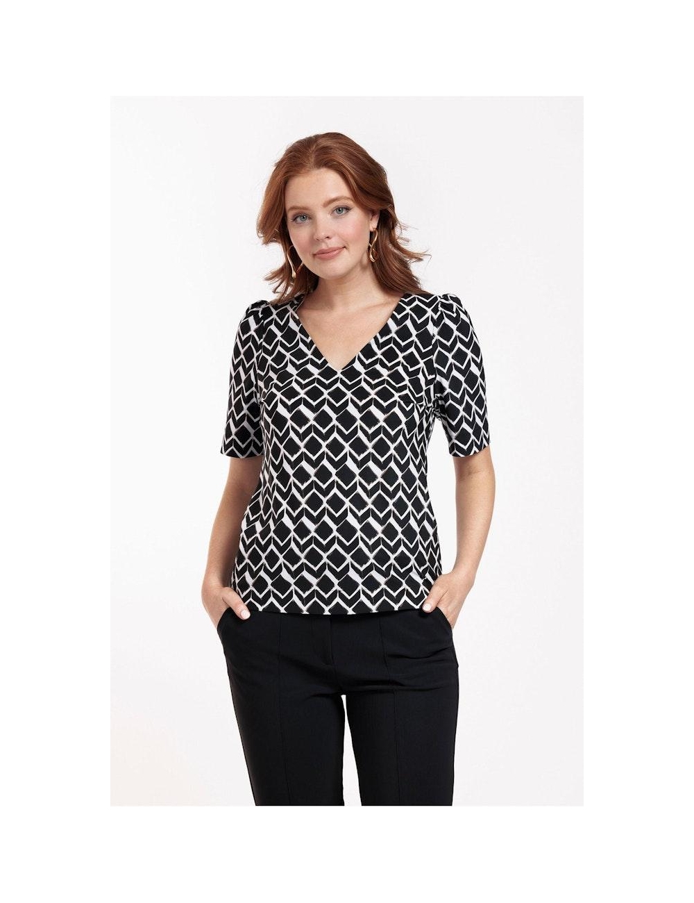 Studio Anneloes soof graphic top 11394 T shirt Korte mouw 9011 black off white Expresswear
