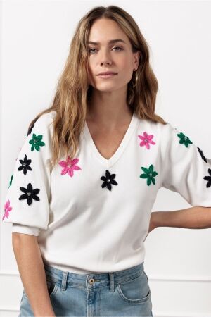 Studio Anneloes Studio Anneloes lenthe flower pullover 12579 Trui 1100 off white