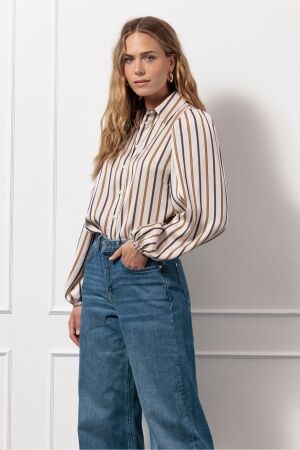 Studio Anneloes Studio Anneloes lina stripe blouse 13077 Blouse 1365 carmamel/ink blue