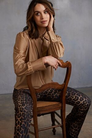 Helena Hart Helena Hart top seda glans 7673 Tops en Singlets camel