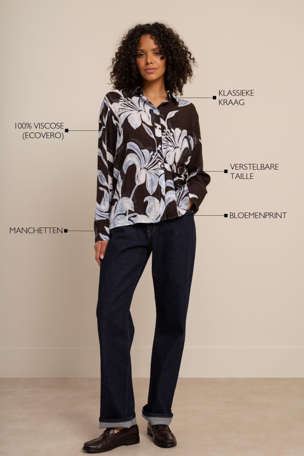 Studio Anneloes Aylin satin flower blouse 14132 6087 sky blue/espresso