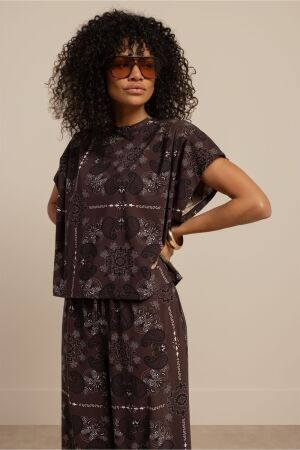 Studio Anneloes Studio Anneloes renske paisley vneck top 13749 T-shirt Korte mouw 8714 espresso/kit