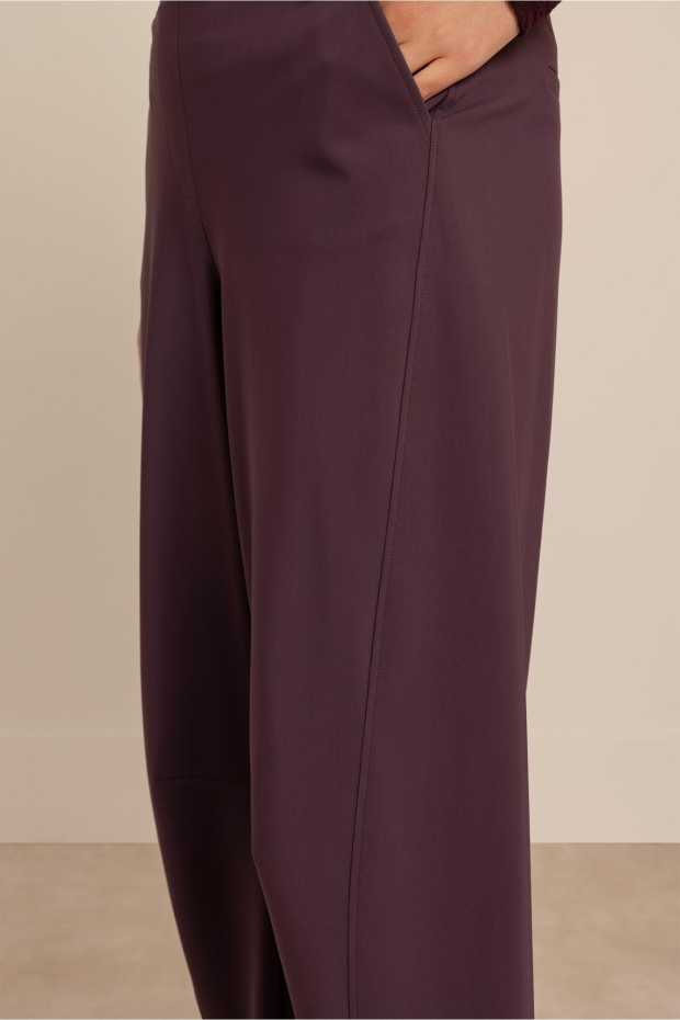 Studio Anneloes Marlis bonded barrel trousers 14209 4800 aubergine